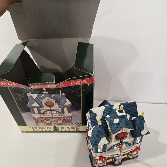 Coca-Cola Christmas Village Town Square Movie Theater Collection Lights Up - Picture 8 of 13